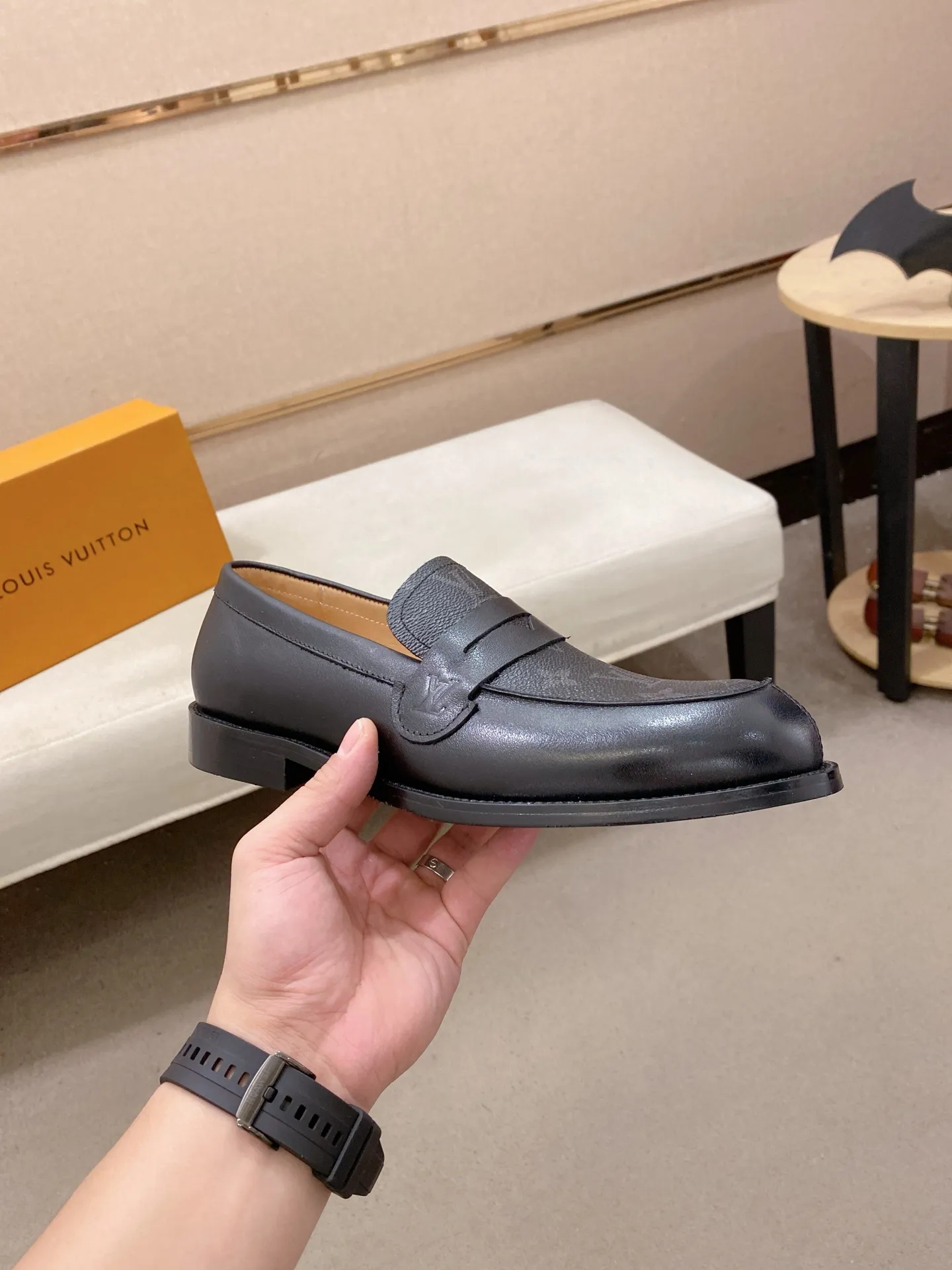 Men's Men's Shoes 500💰⚡️New models on the market⚡️Louis Vuitton (Louis Vuitton/LV) casual, business formal wear! Made with pure Italian craftsmanship, the upper is made of first-layer cowhide, which is full of texture! The lining is cowhide and the original rubber leather shoe outsole. The style is atmospheric and comfortable! Positive code 38-44